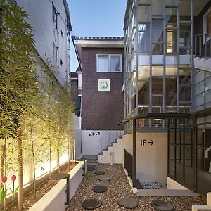 Monday Cracker Hongdae Guest house